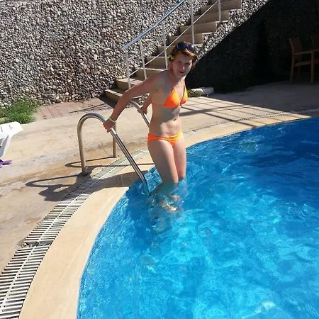 Deniz Suit 4*