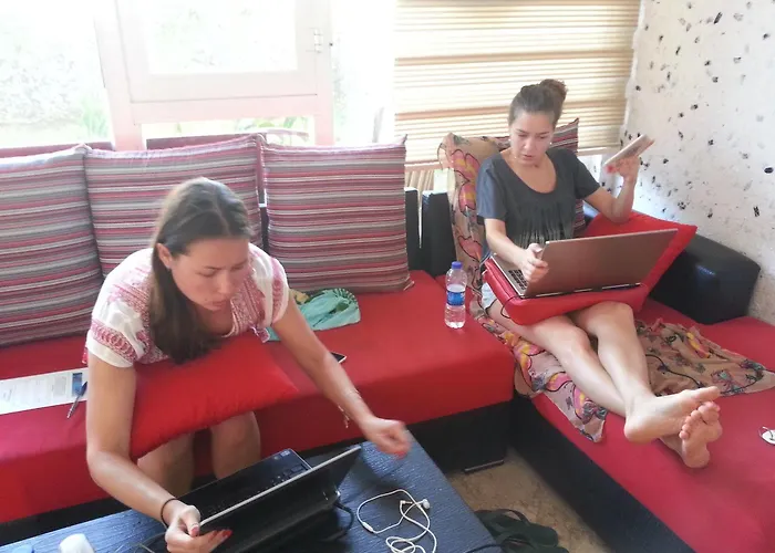 Deniz Ξενοδοχείο 4*